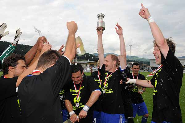 Tuggen_Biasca_0137_Jubel_Pokal